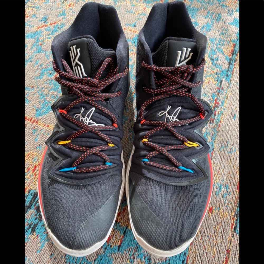 NIKE KYRIE IRVING FRIENDS EUC